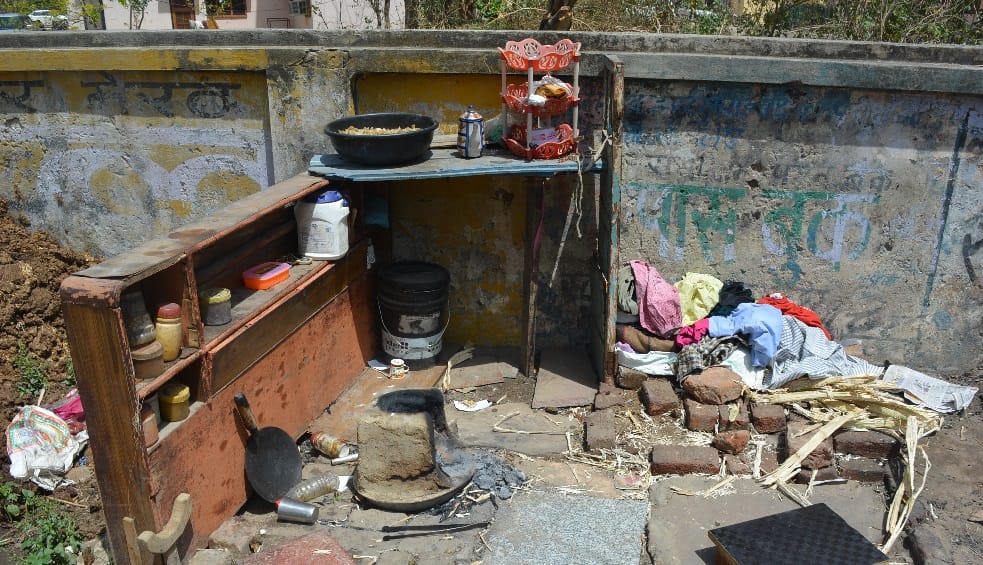 The family had slept in the cottage, dabangs set fire, photos will be stunned to see