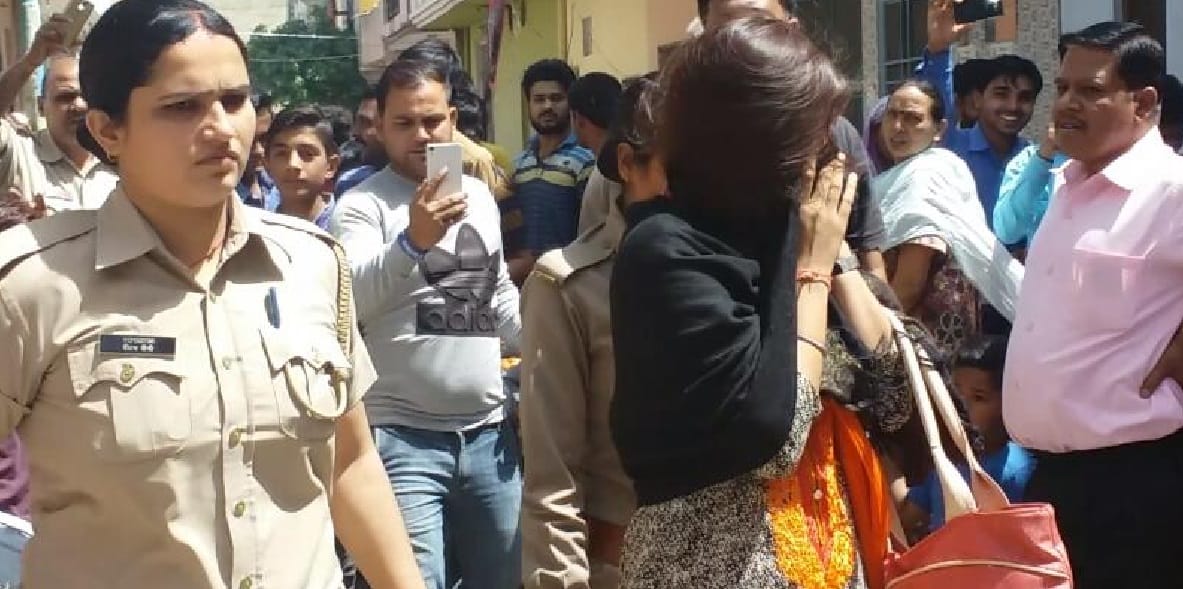 shastrinagar two boys and girls arrested in typical condition