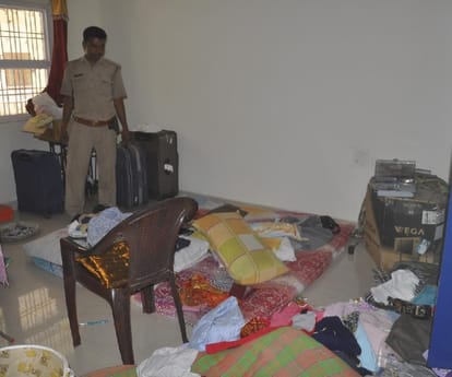 Eight lakh loot in two houses in Lucknow.