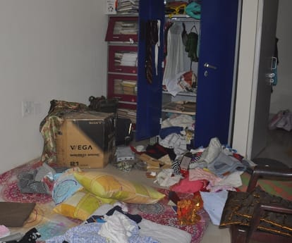 Eight lakh loot in two houses in Lucknow.