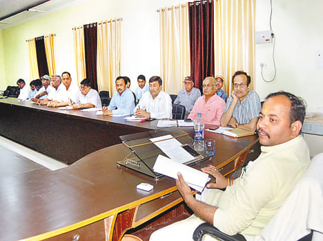 Rampage on irregularities in canal track construction