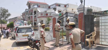 ed raids premises of people close to robert vadra in land deal case