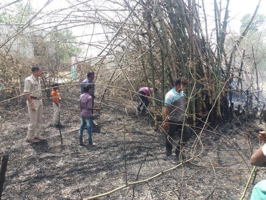  100 bigha wheat crop, eight huts were burnt  