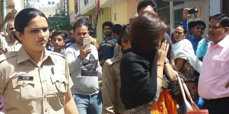 the Hindu Vahini's workers entered the house and drove the lover couple In Meerut