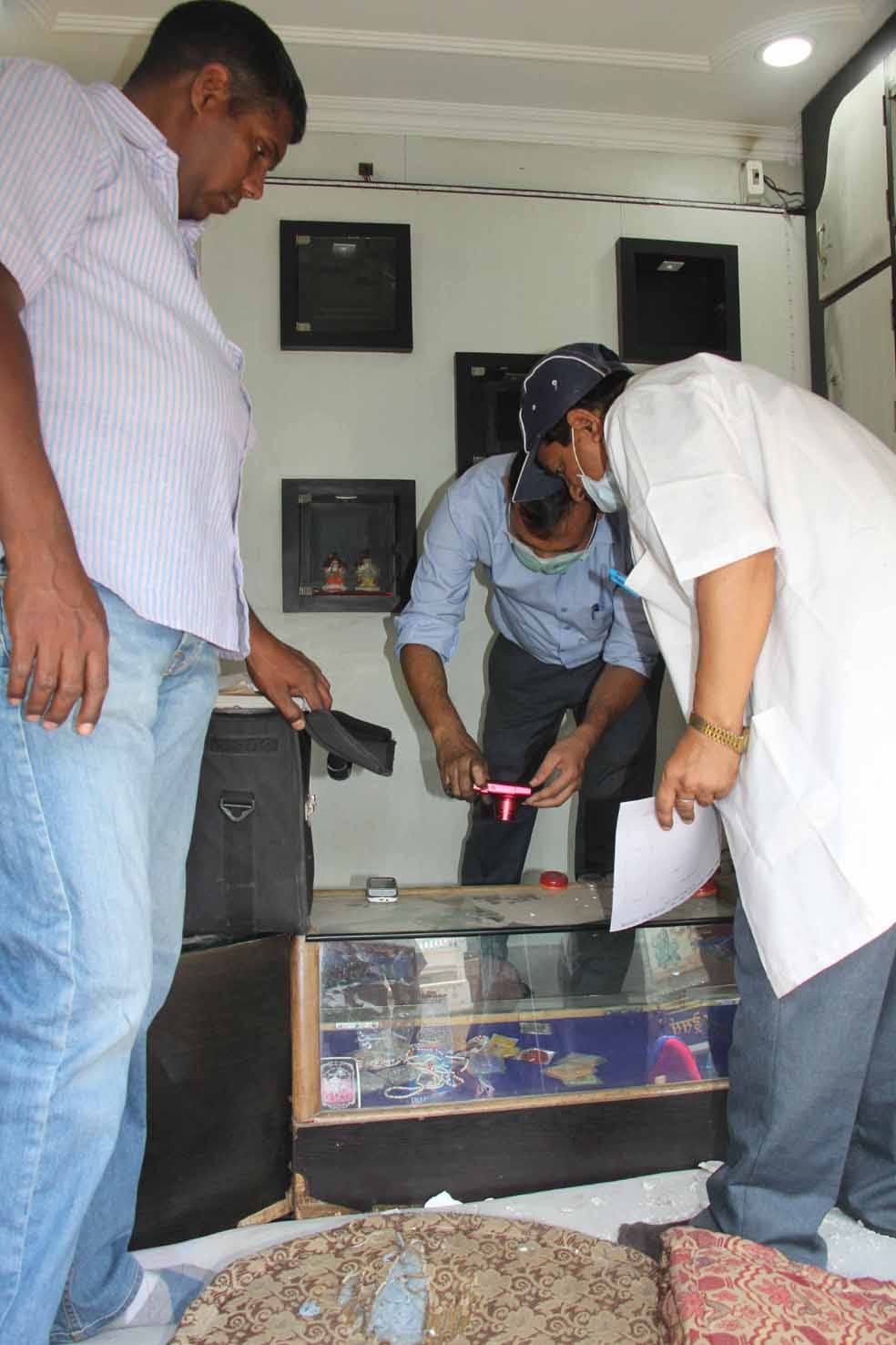 again robbery in jwellars shop at varanasi after thatheri bajar robbery