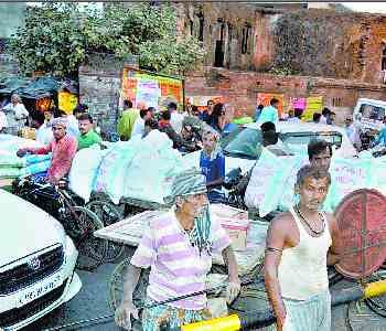 The rush of rail passengers, the city's jam