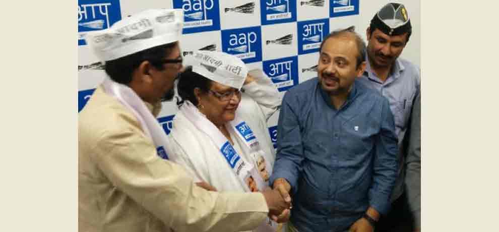 women brought for mcd election campaign from gurugram after make up in beauty parlours 