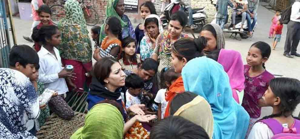 women brought for mcd election campaign from gurugram after make up in beauty parlours 