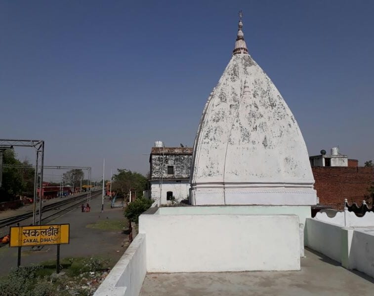Temple collapses, farmers stir