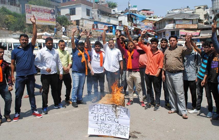 Hijam blasts the effigy of Bengal government