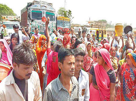 An angry, highway jam on drinking water problem
