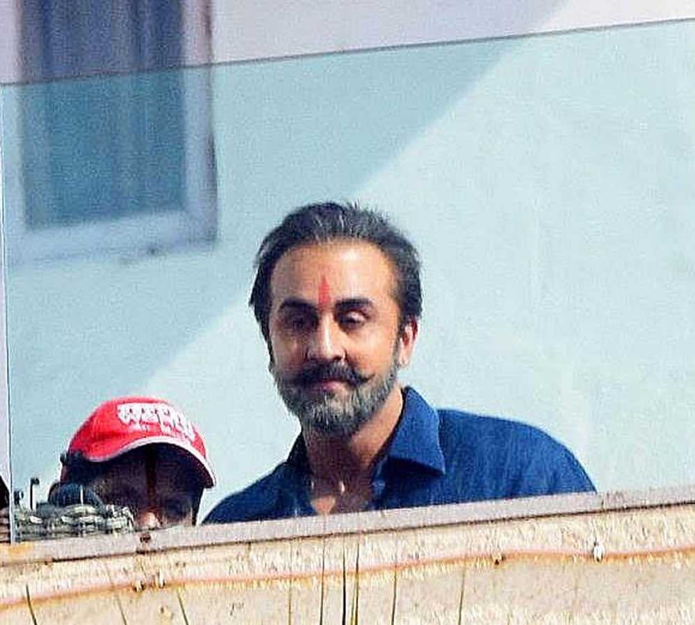ranbir kapoor look like sanjay dutt photo viral
