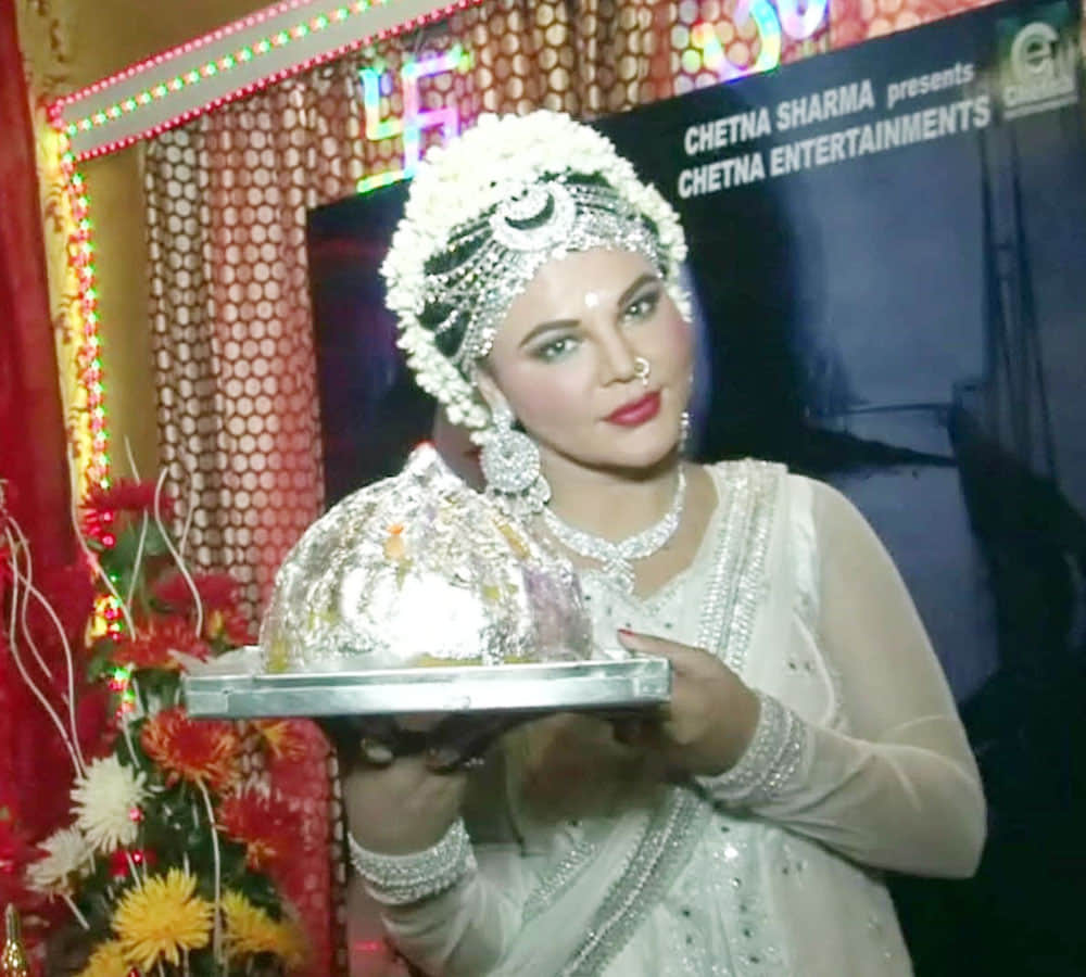 rakhi sawant spotted in burqa video viral