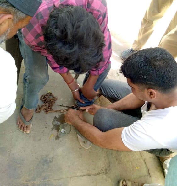 Wages bundled in chains, The story of the victim reached the police station