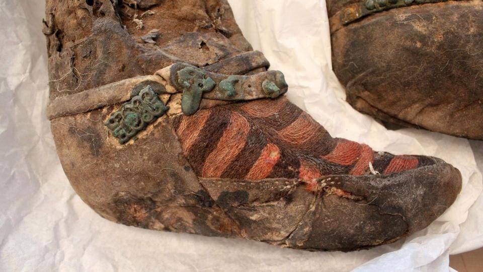  pictures of 1,000-year-old Mongolian mummy wearing ‘red ADIDAS boots