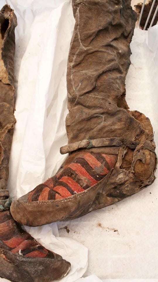  pictures of 1,000-year-old Mongolian mummy wearing ‘red ADIDAS boots