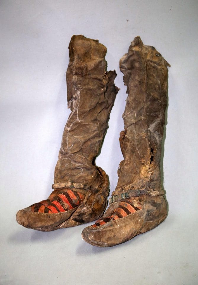  pictures of 1,000-year-old Mongolian mummy wearing ‘red ADIDAS boots