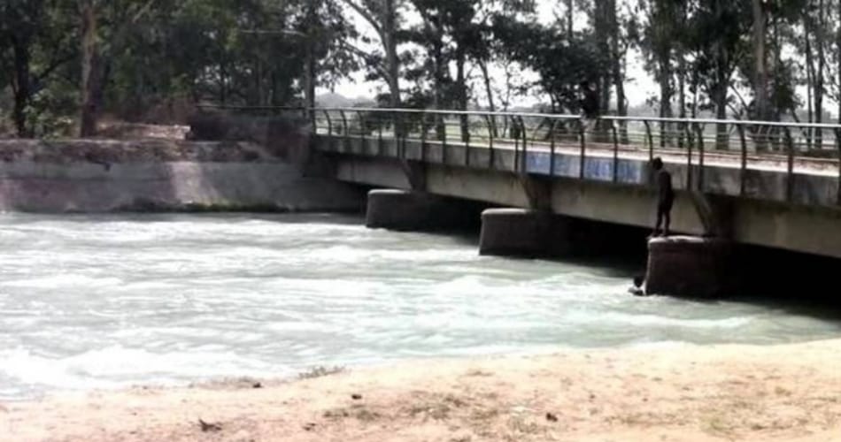 youth die in canal during take selfie