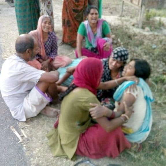 Death of innocent girl from DCM collisionएम की टक्कर से मासूम बच्ची की मौत