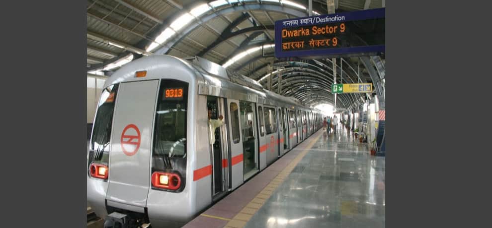 dmrc likely to give facility to buy delhi metro token from debit-credit card