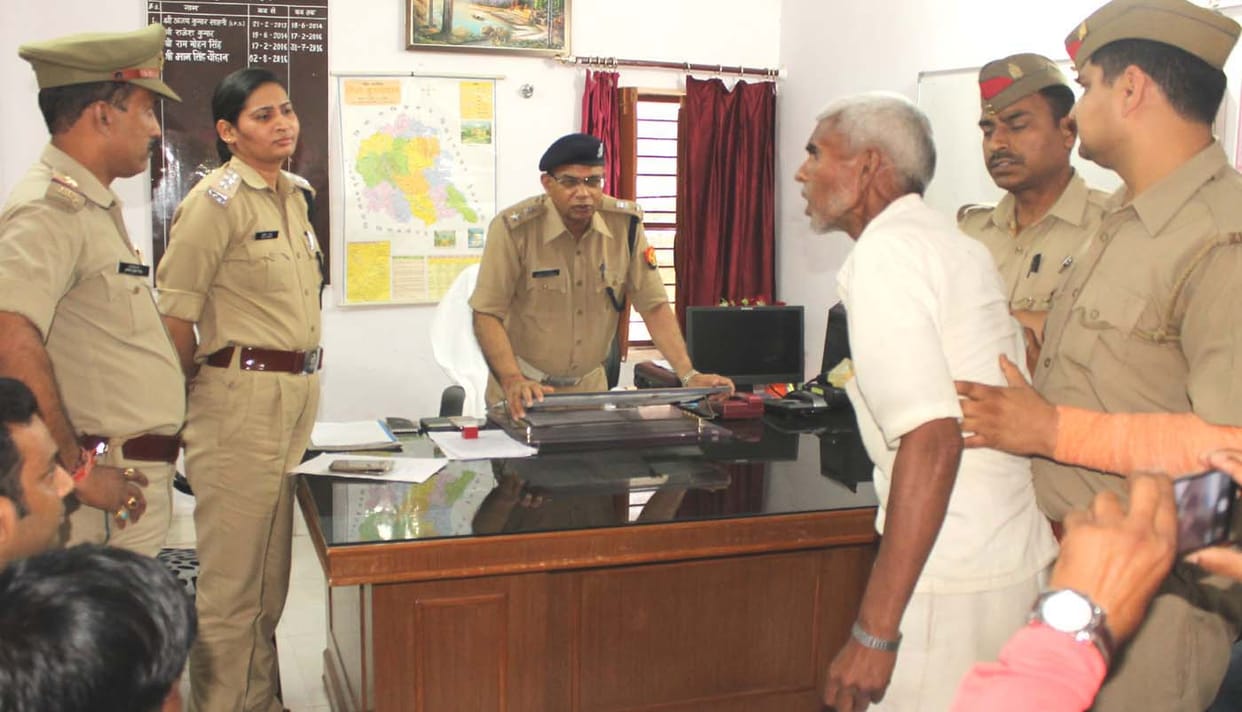Desh Kotwal raises flogging in SP city office