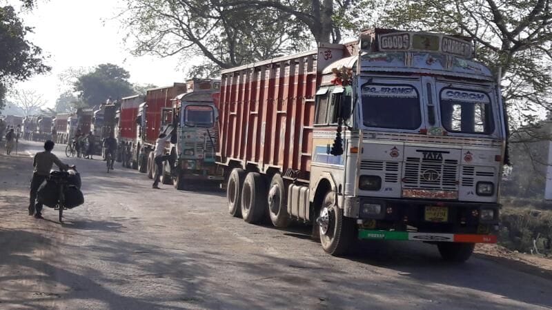 ghazipur saiedraja road jam after truck engine fail