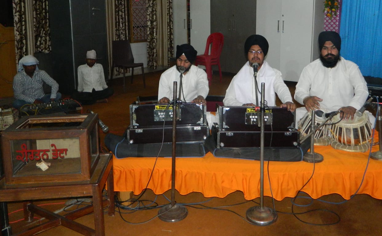 Ragi jatha did Shabad kirtan