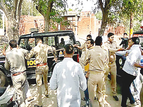 Dabangs attacked the police and ran the police beaten