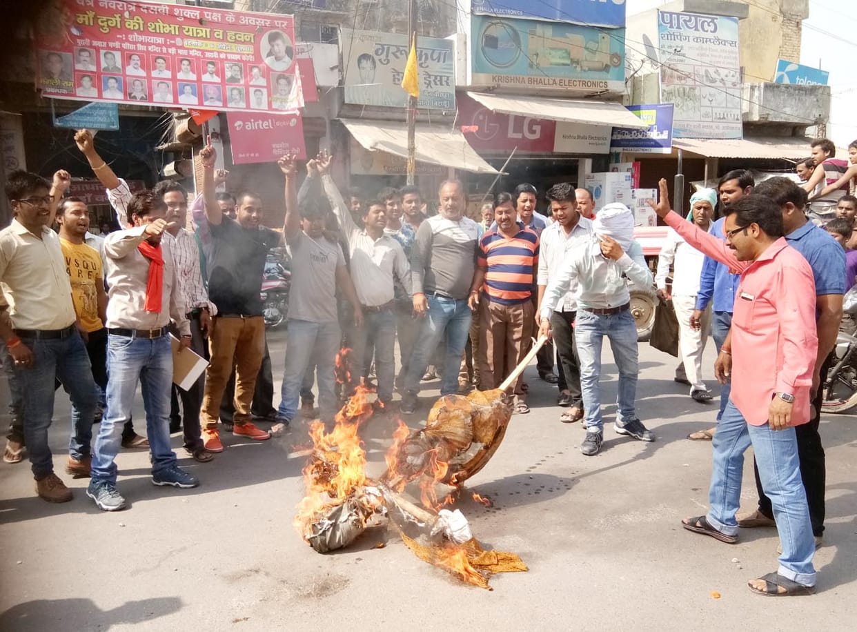 Hijam activists blow Mamma's effigy