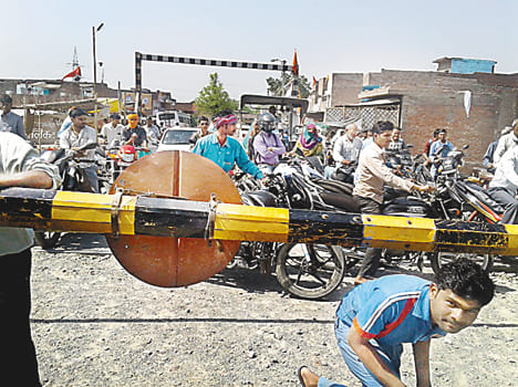 Railway boom broken in iris