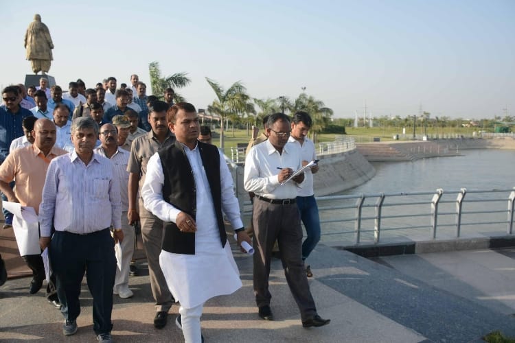  janeshwar mishra park inspection by state minister suresh pasi