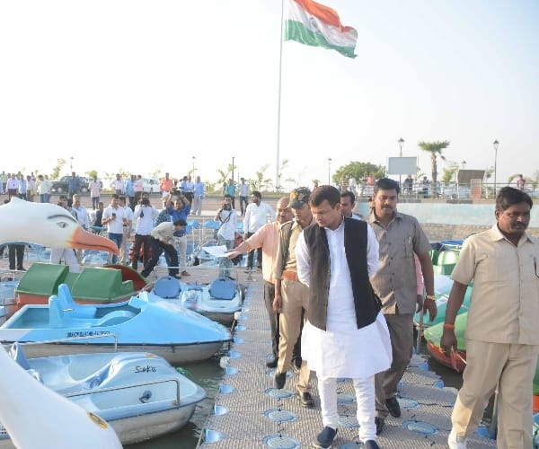  janeshwar mishra park inspection by state minister suresh pasi