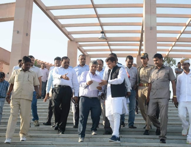  janeshwar mishra park inspection by state minister suresh pasi