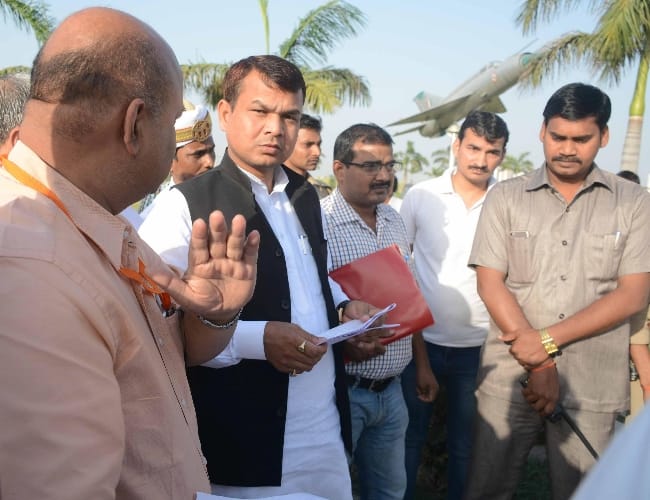  janeshwar mishra park inspection by state minister suresh pasi