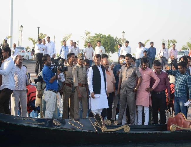  janeshwar mishra park inspection by state minister suresh pasi