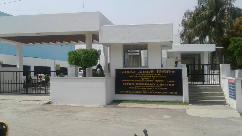 protest on dehradun titan company transfer