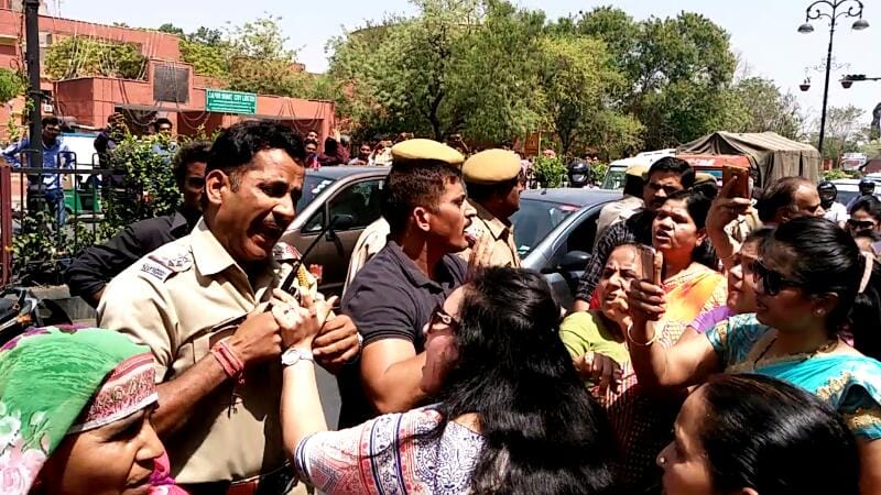 heavy protest on tonk road against wine shop in jaipur