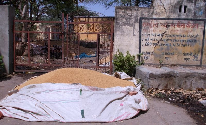 shortage of packing metarial at wheat purchasing centres