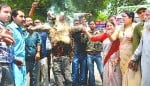 Blow the effigy of Nawaz