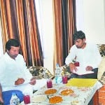 पिथौरागढ़ में लोनिवि के अधिकारियों की बैठक लेते कैबिनेट मंत्री प्रकाश पंत