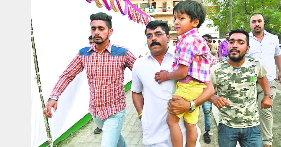 child touched electricity wire