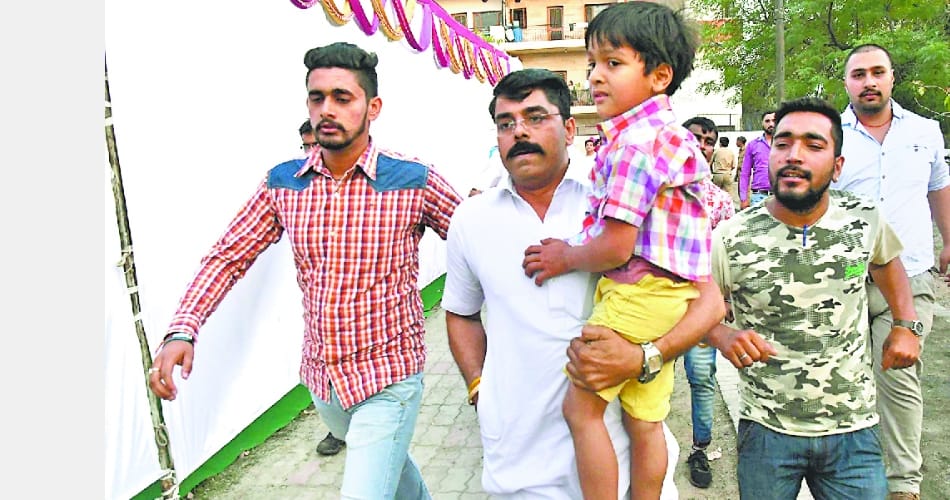 child touched electricity wire