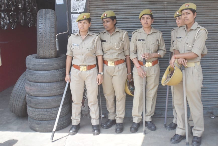 The commercial tax department's raid in Sotiganj, tax evasion of 3.40 crore caught