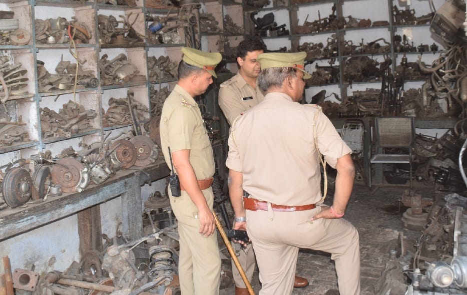 bike cutted in a few minutes in SotiGanj Meerut, Police arrested four