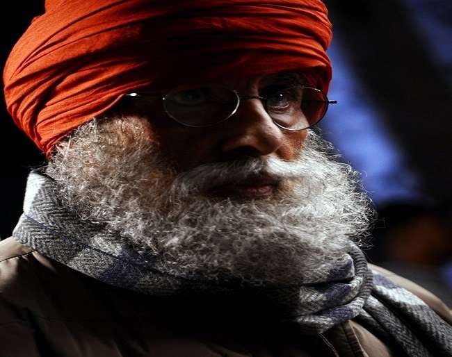 Amitabh Bachchan shares fond family memories, gets nostalgic about his Sikh roots.