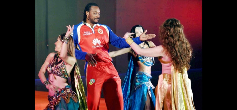interesting facts of cheerleaders income during IPL matches