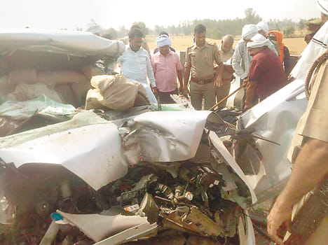 Three killed including accident in Expressway, Supreme Court advocate