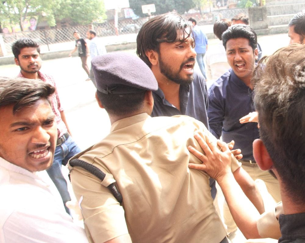  two student fight in dav college