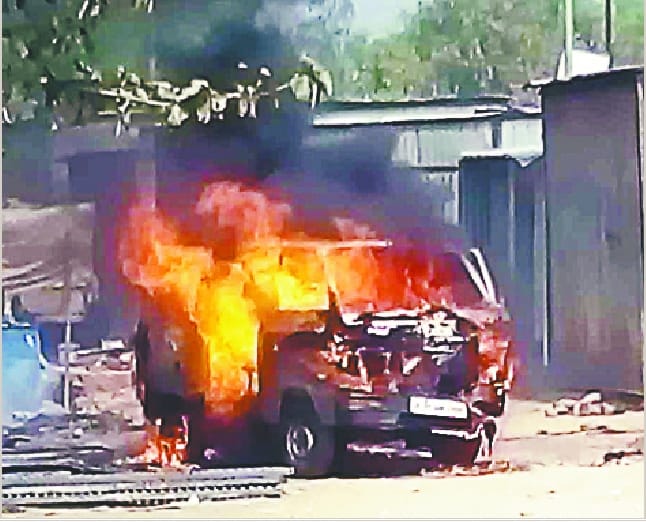 A fire in the van in Shahpur