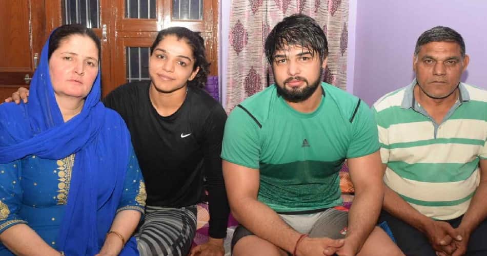 wrestler sakshi malik workout in zym after taking padam shri award from president